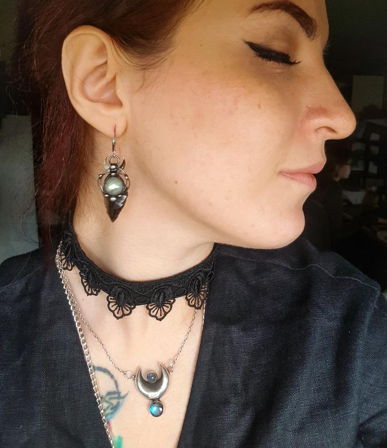 Black Arrow Labrador Pearl Earrings