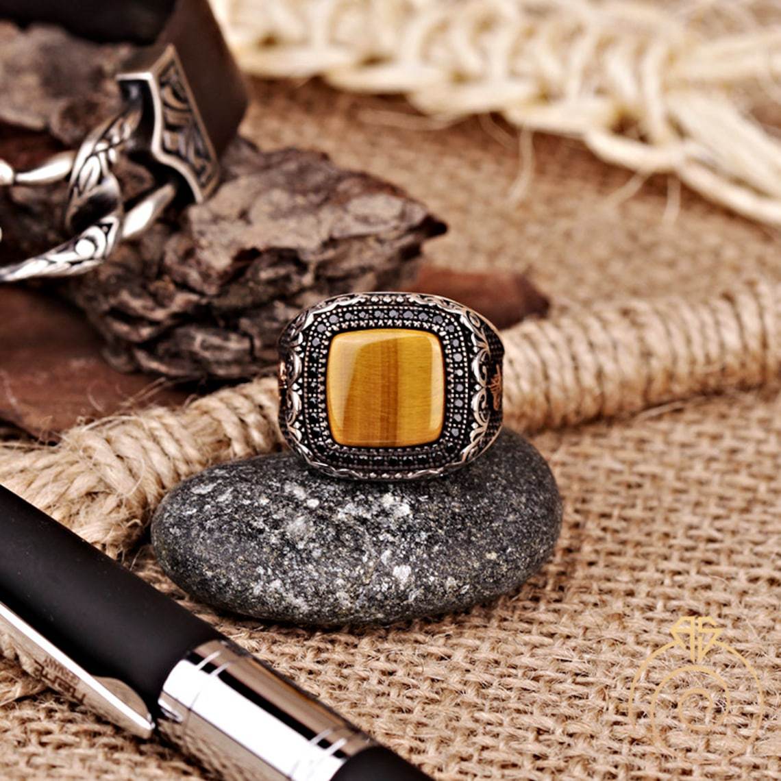 Tiger eye stone fashion and generous ring
