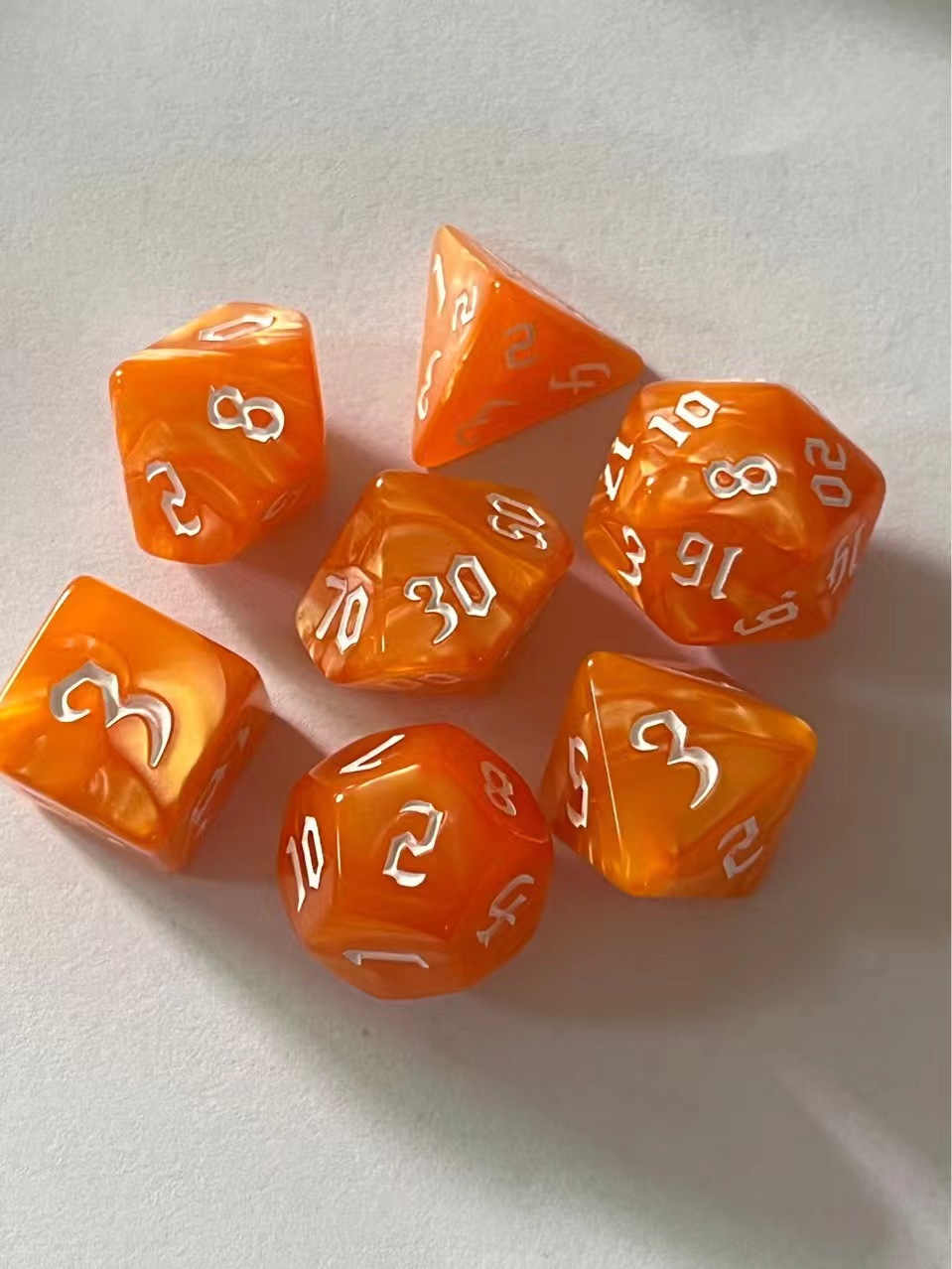 Pearl pattern dice set