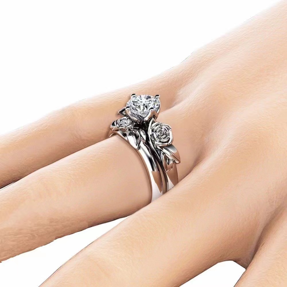 Luxurious Floral Design Moissanite Engagement Ring Set