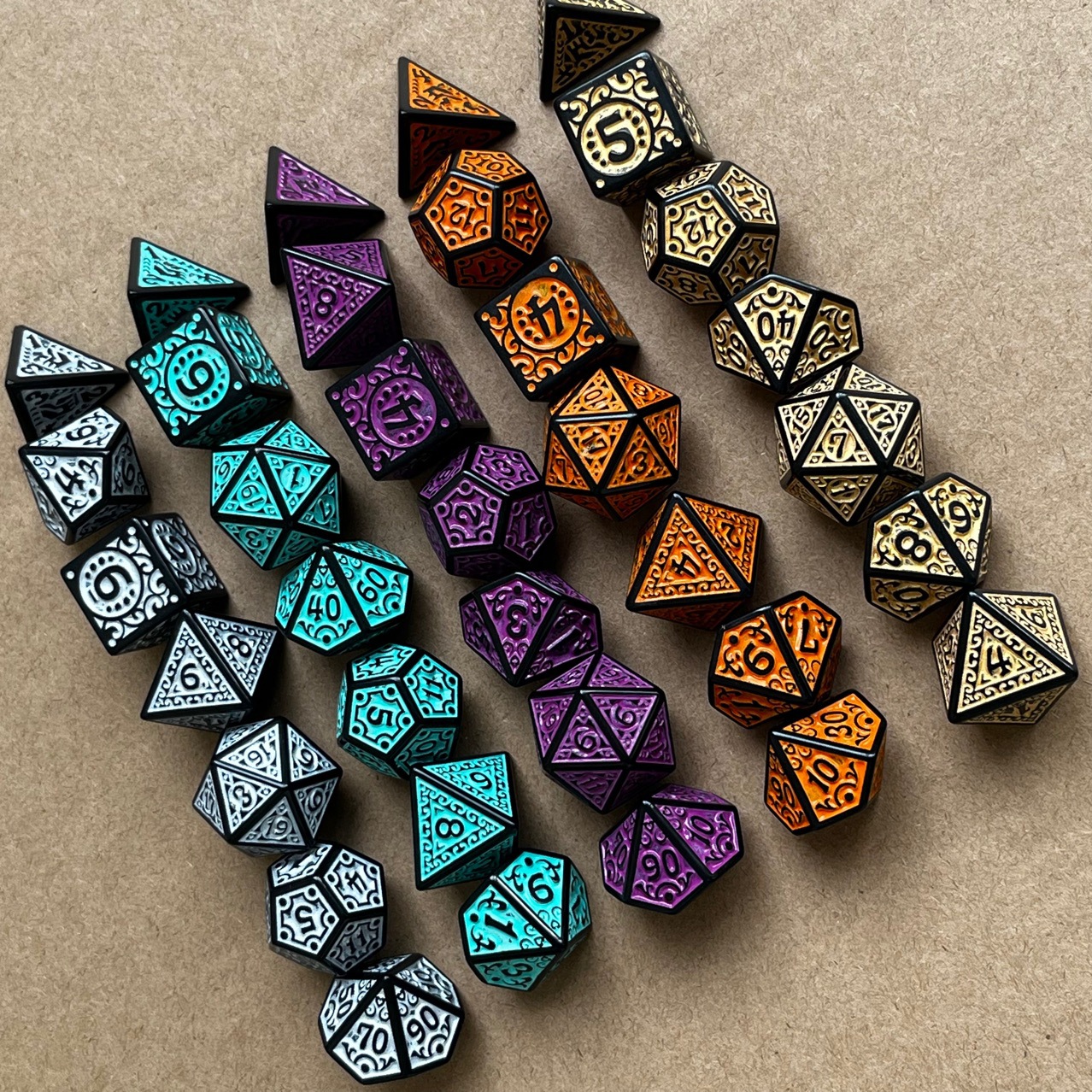 Hollow pattern ancient style dice