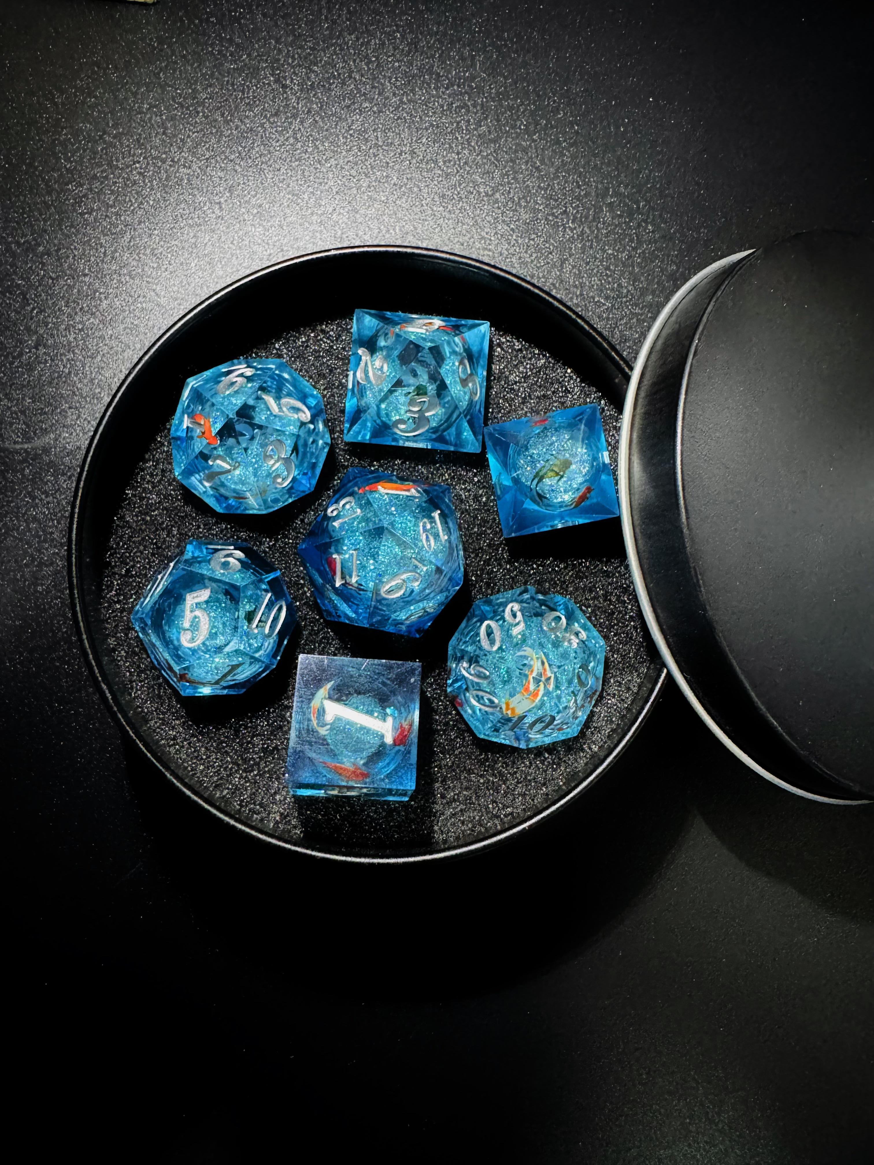 Quicksand Fish Shadow Dice Set [With Dark Iron Gift Box]