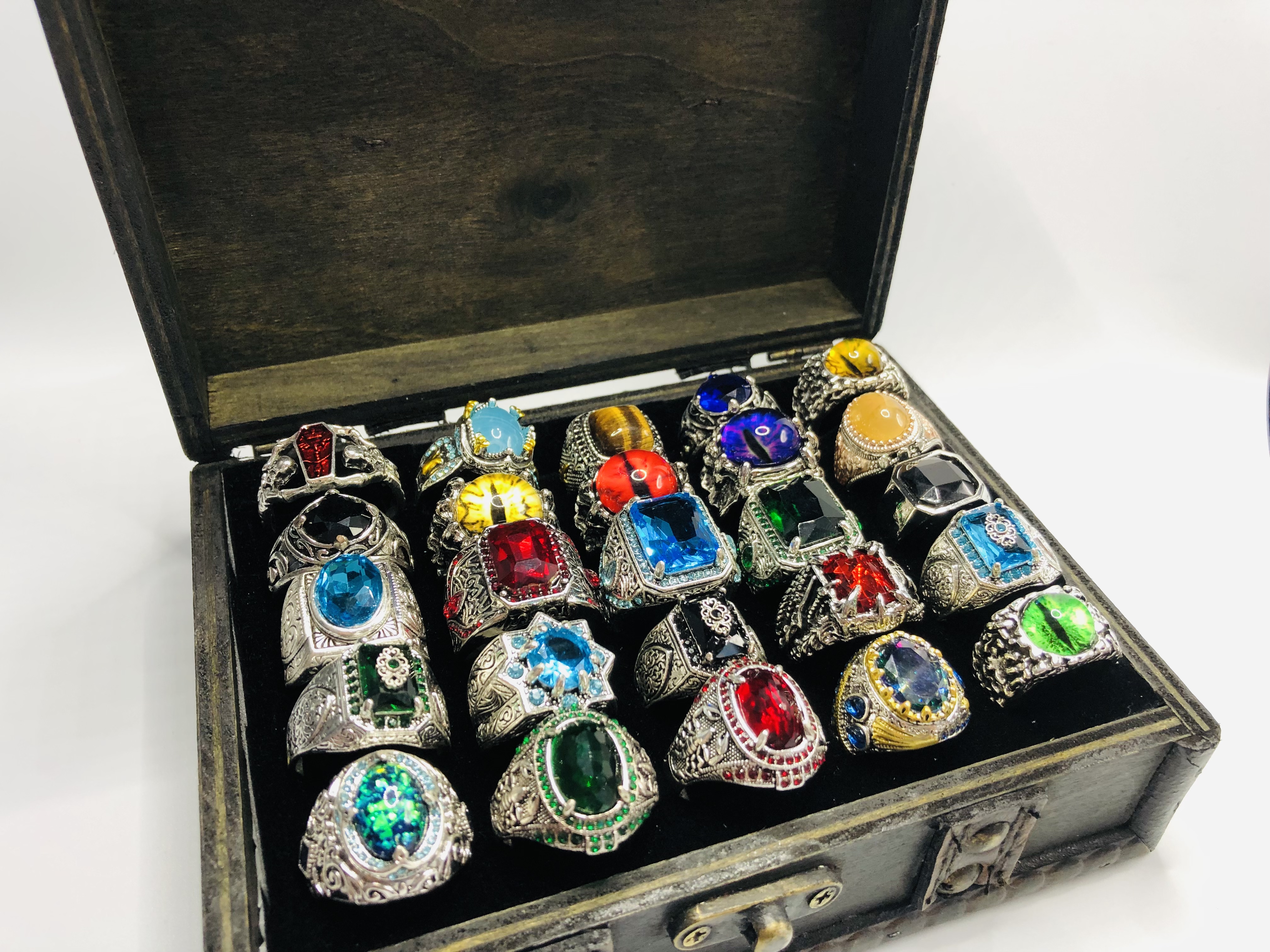GEMSTONE RING SET (Includes 25 Rings + 1 wooden box)