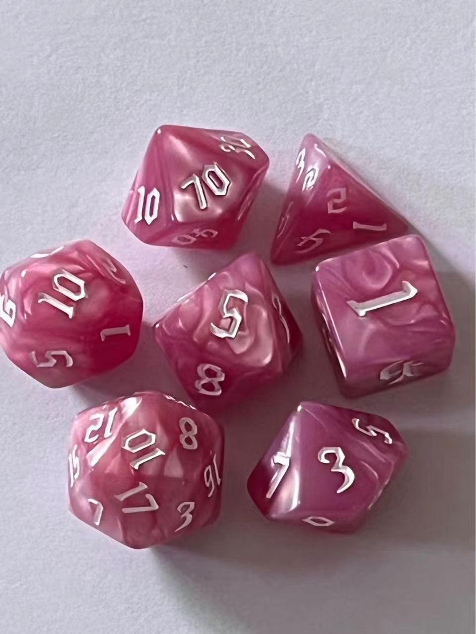 Pearl pattern dice set