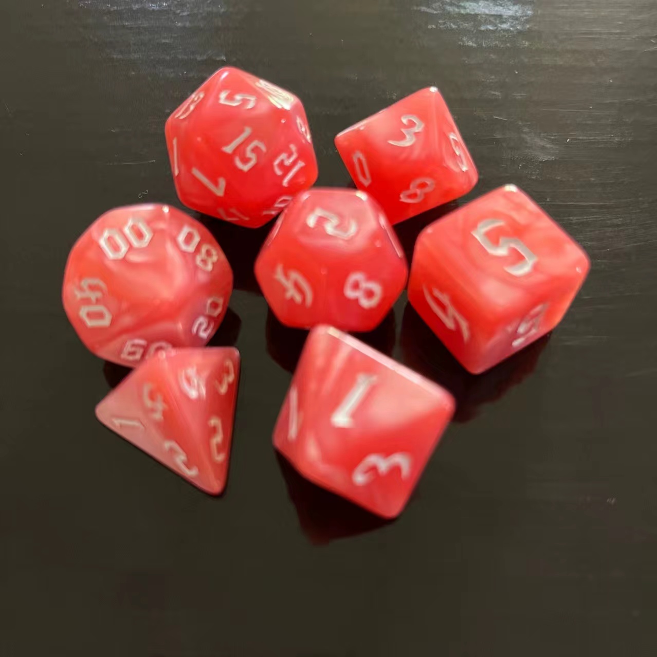 Pearl pattern dice set