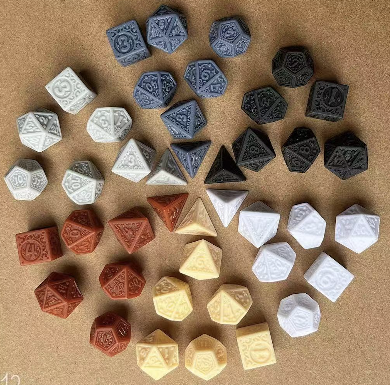 New retro hollow number pattern dice set