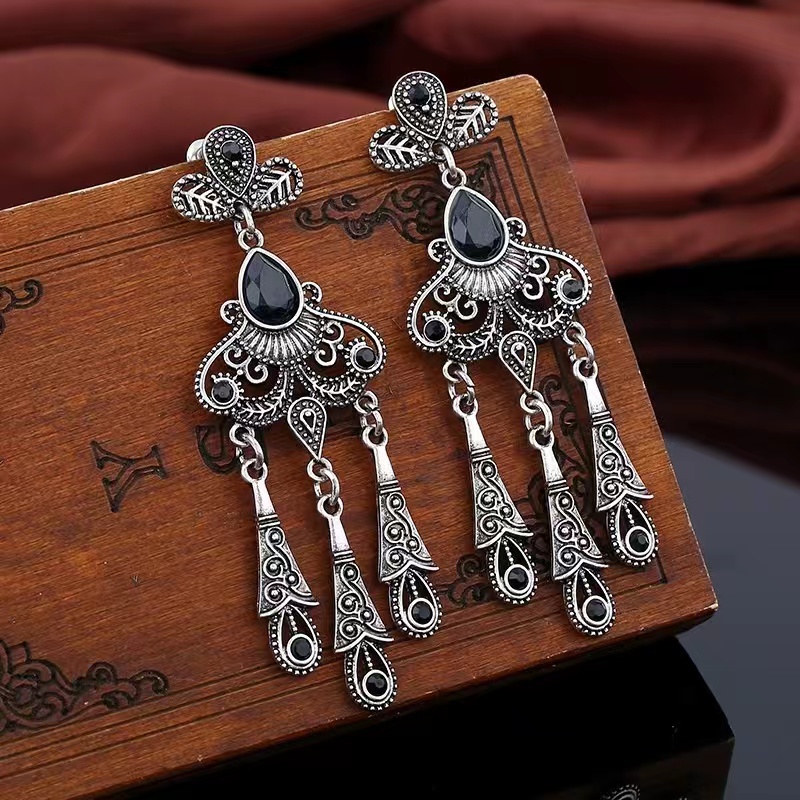 Retro Ethnic Style Hollow Leaf Gem Water Drop Tassel Stud Earrings