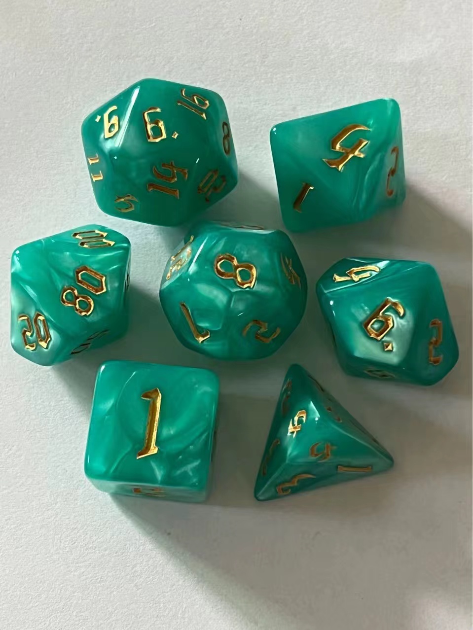 Pearl pattern dice set
