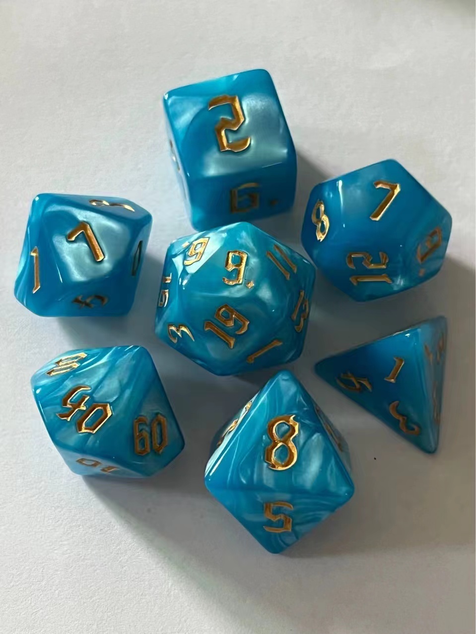 Pearl pattern dice set