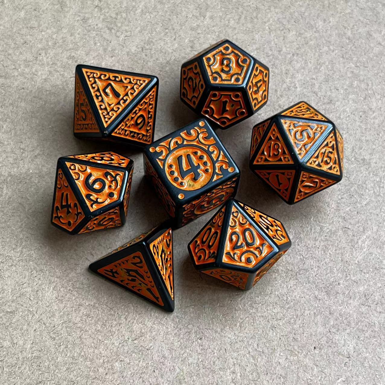 Hollow pattern ancient style dice