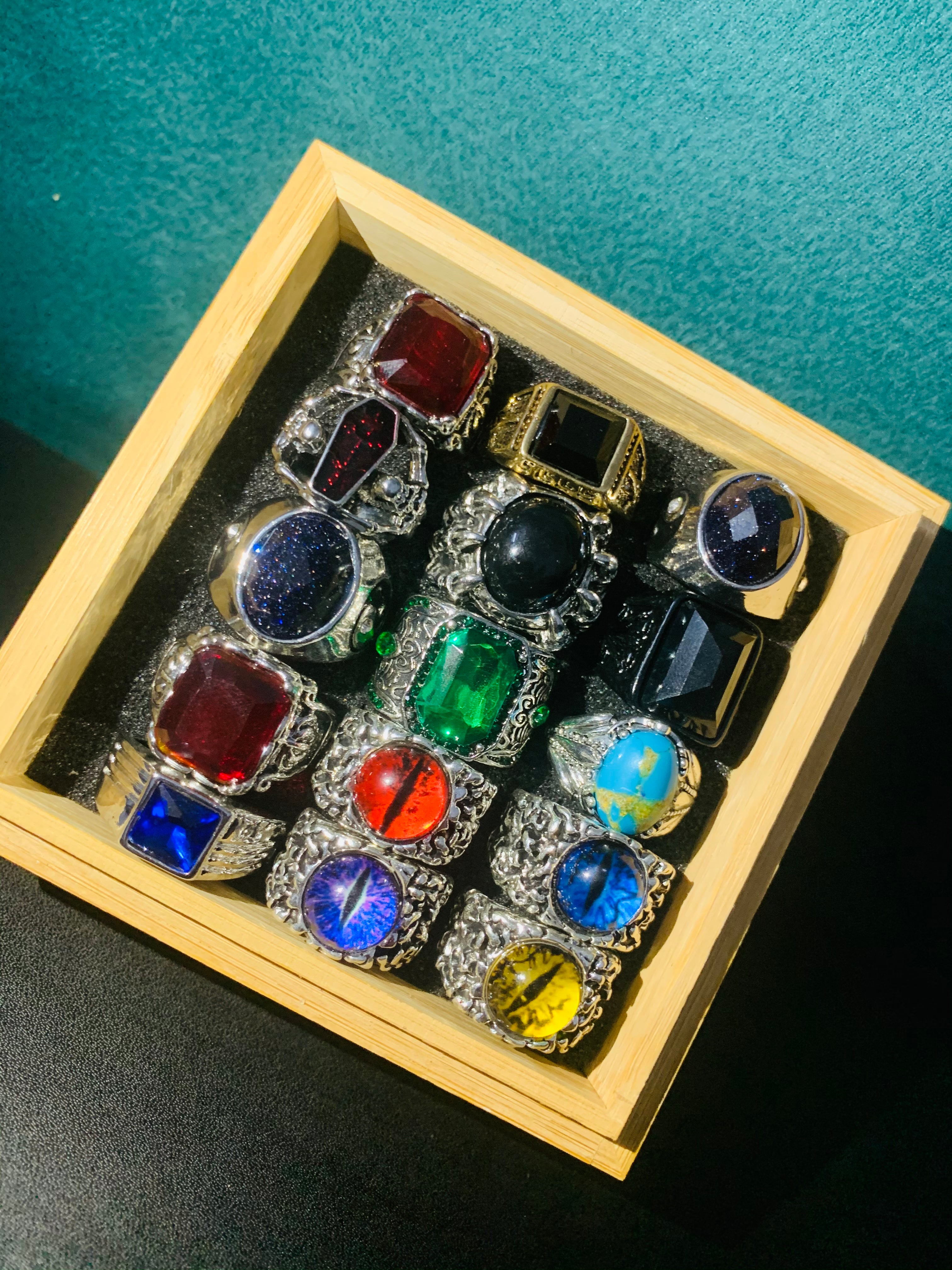 Myster Set (includes 12 rings +1 wooden box)