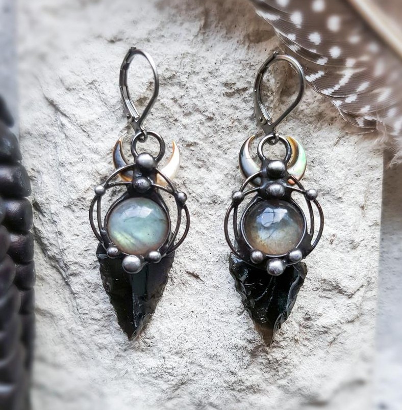 Black Arrow Labrador Pearl Earrings
