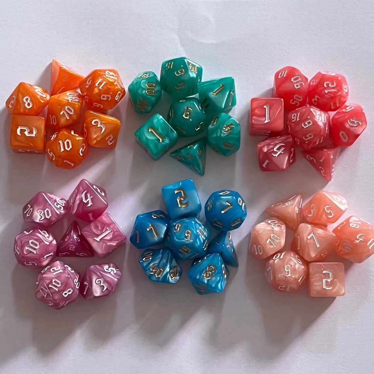 Pearl pattern dice set