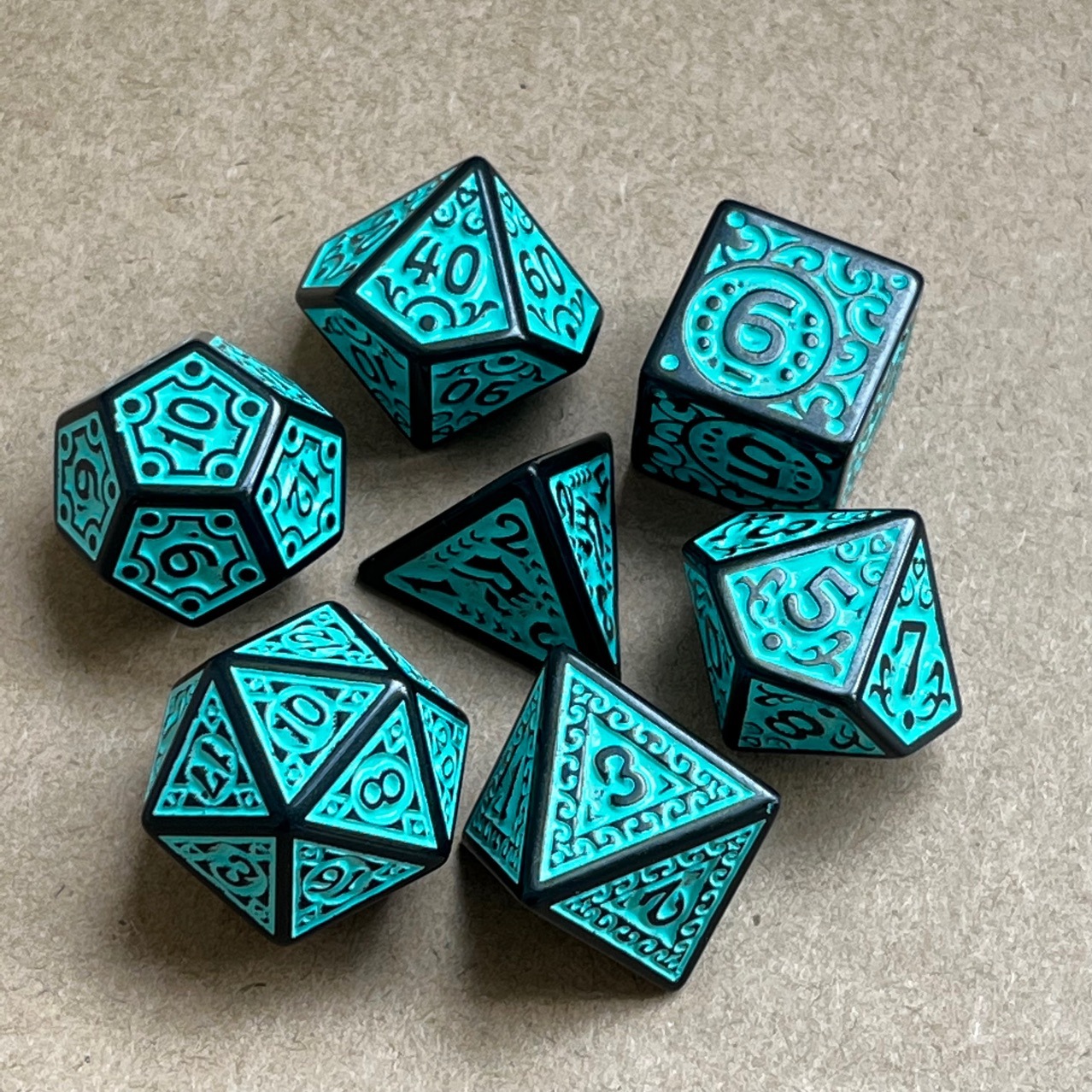 Hollow pattern ancient style dice