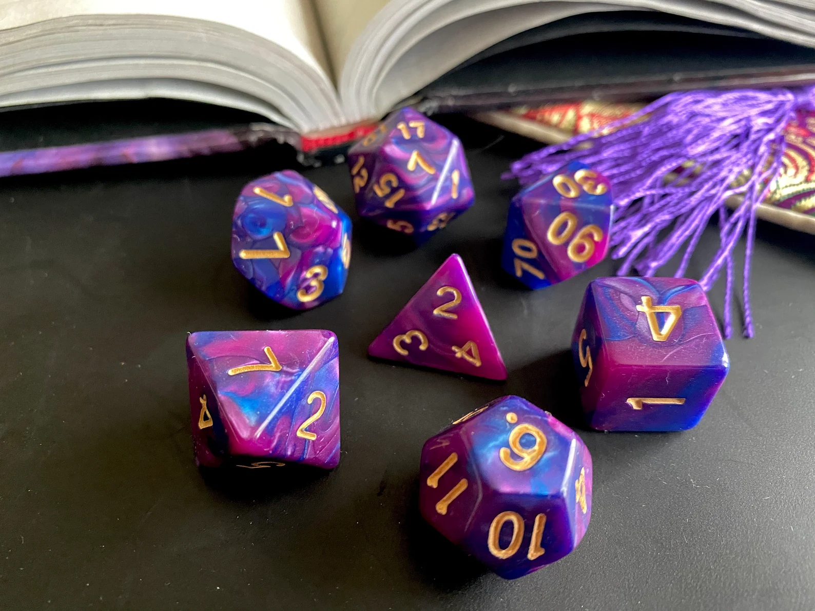 Magestic Magenta Dnd dice set