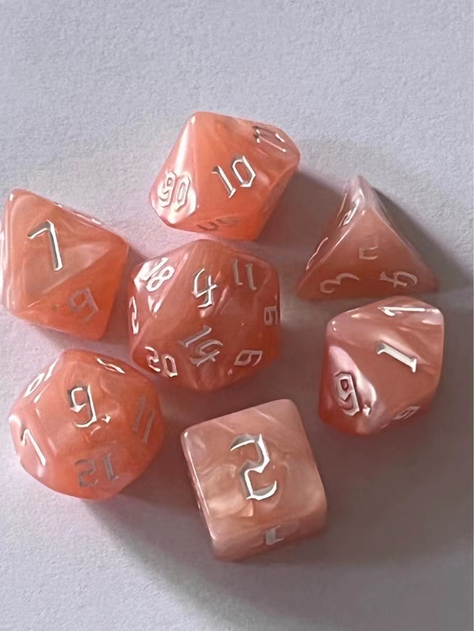 Pearl pattern dice set