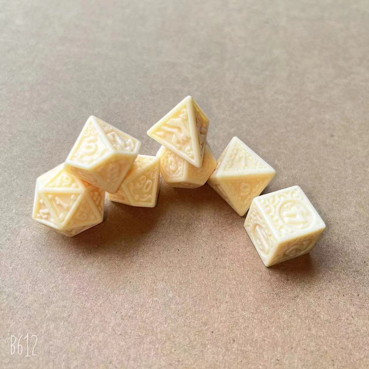 New retro hollow number pattern dice set
