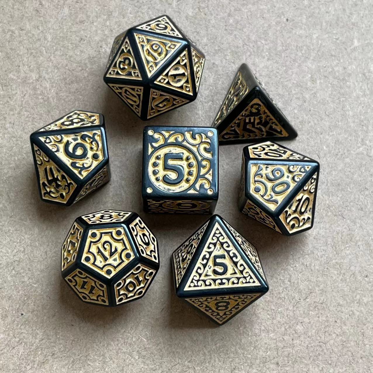Hollow pattern ancient style dice