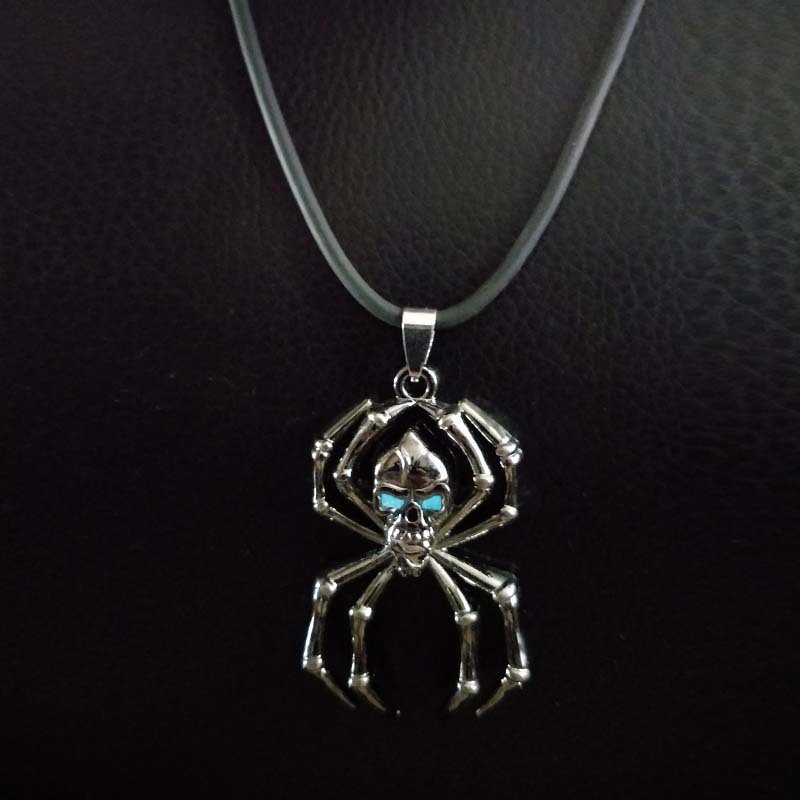 Luminous Spider Clavicle Necklace