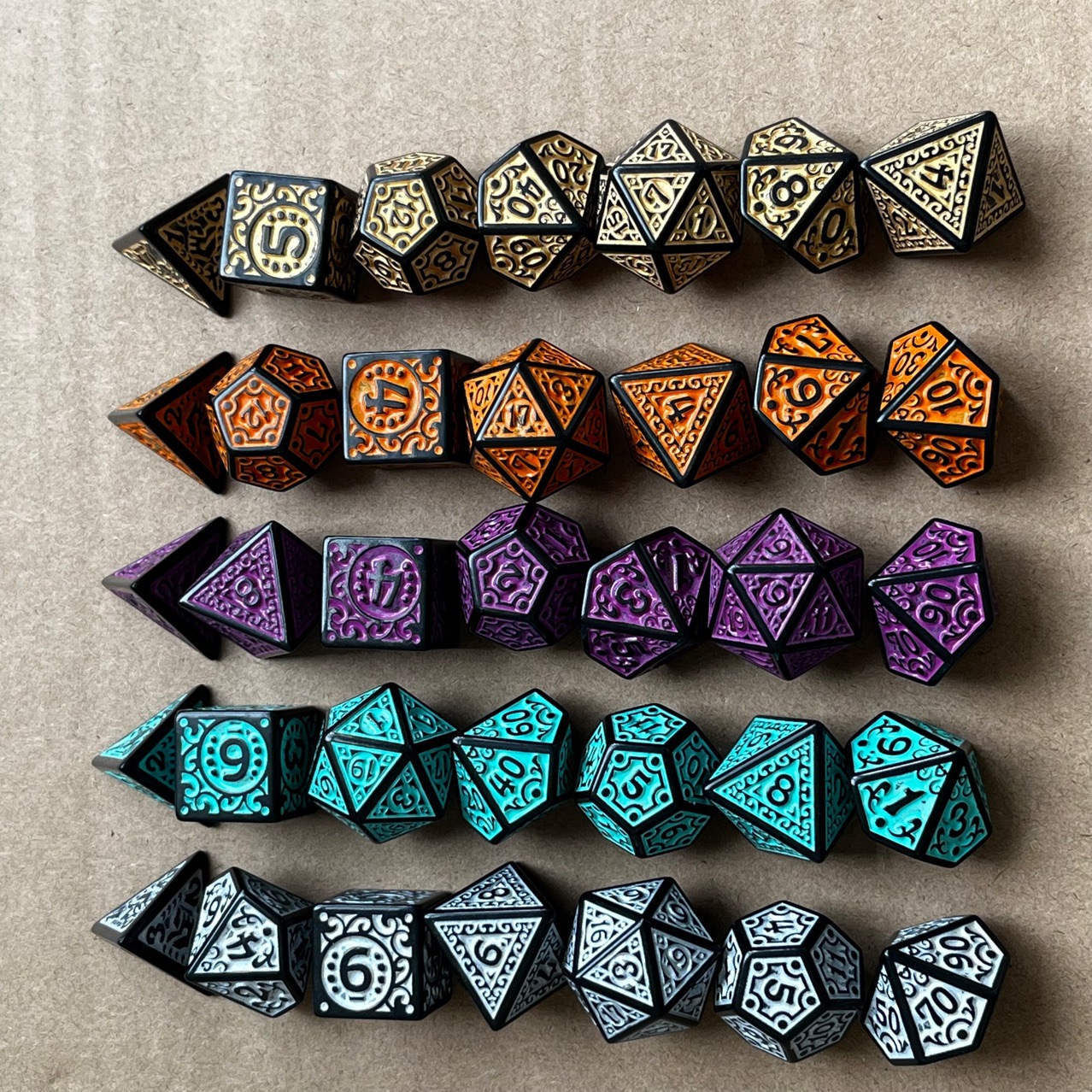 Hollow pattern ancient style dice