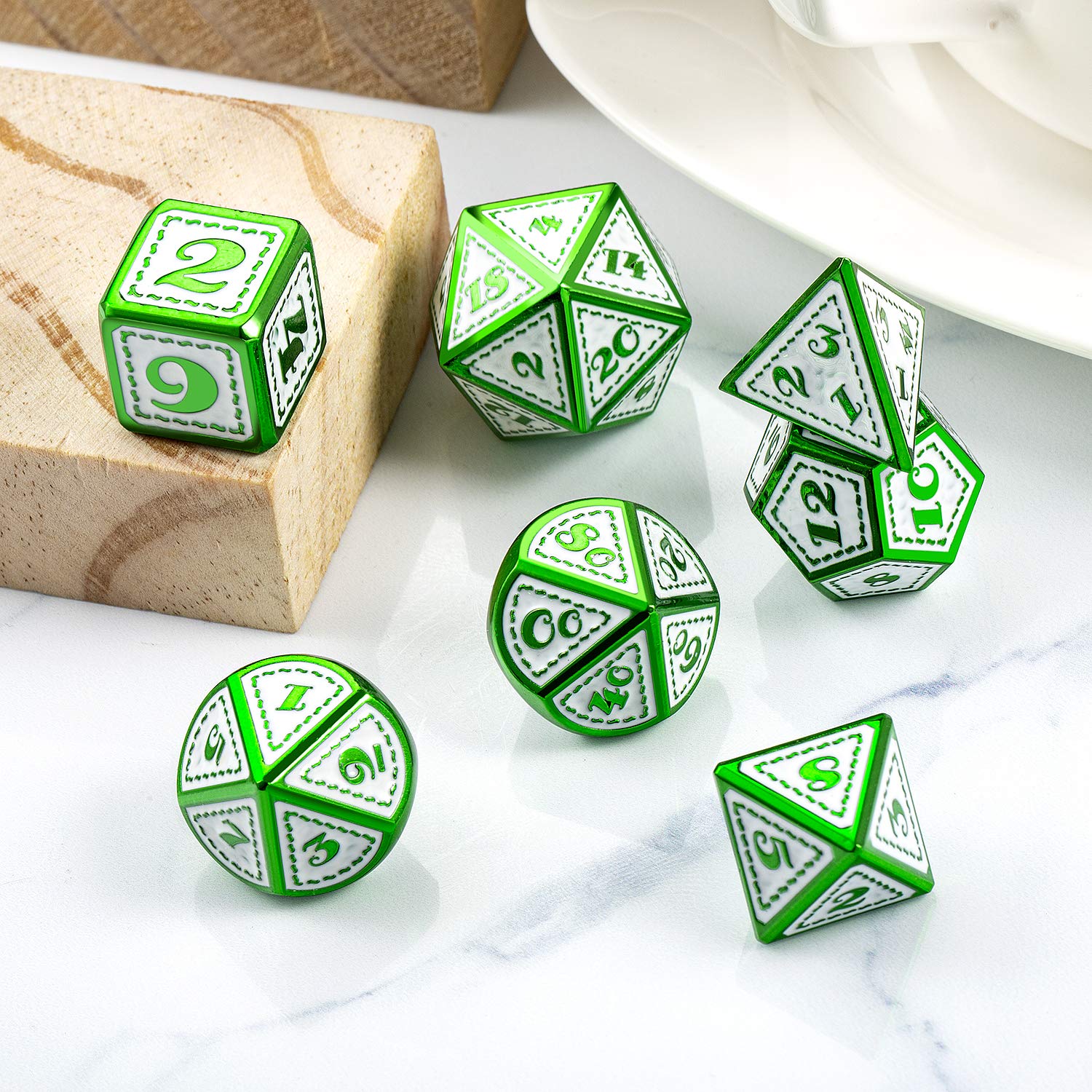 Dragon Scale 7 PCS Polyhedral Metal Dice Set(White with Green Edge)